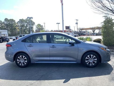 Certified 2021 Toyota Corolla LE image 9