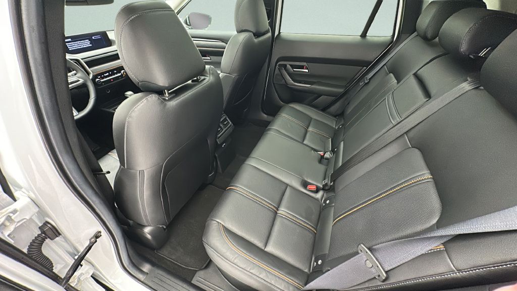Used 2025 MAZDA CX-50 AWD 2.5 Hybrid w/ Premium Pkg image 10