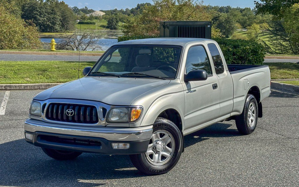 Used 2003 Toyota Tacoma 2WD Xtracab w/ SR5 Pkg image 4