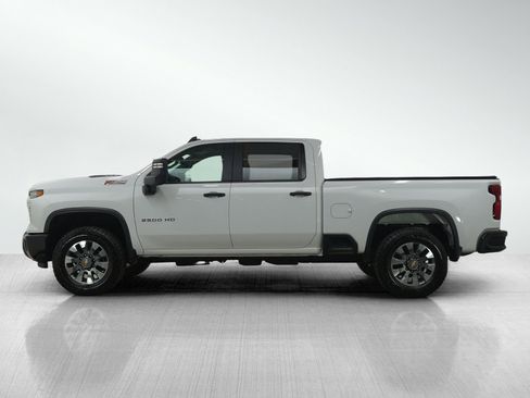 Used 2024 Chevrolet Silverado 2500 Custom w/ Custom Value Package image 3