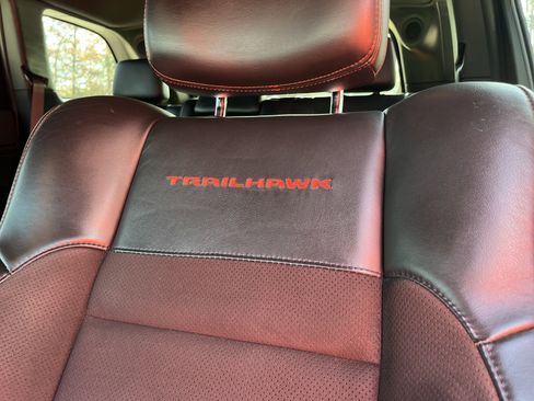 Used 2020 Jeep Grand Cherokee Trailhawk image 21