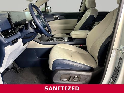 Used 2025 Kia Carnival EX FWD image 19