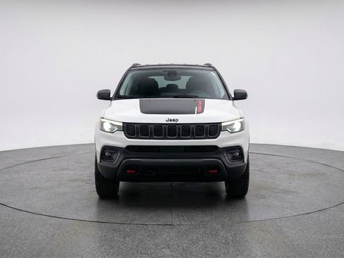 Used 2025 Jeep Compass Trailhawk AWD/4WD image 2