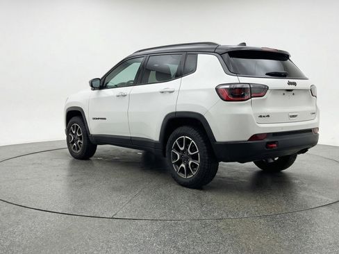 Used 2025 Jeep Compass Trailhawk image 6