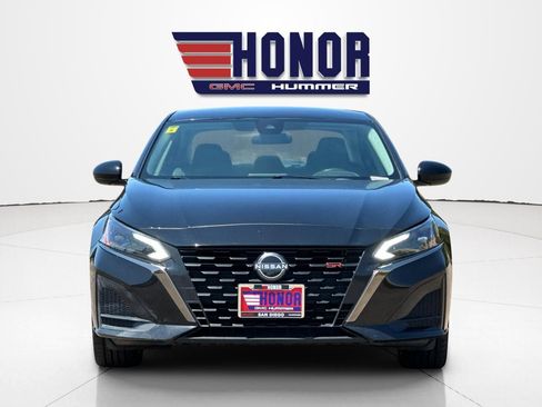 Used 2024 Nissan Altima 2.5 SR FWD image 9