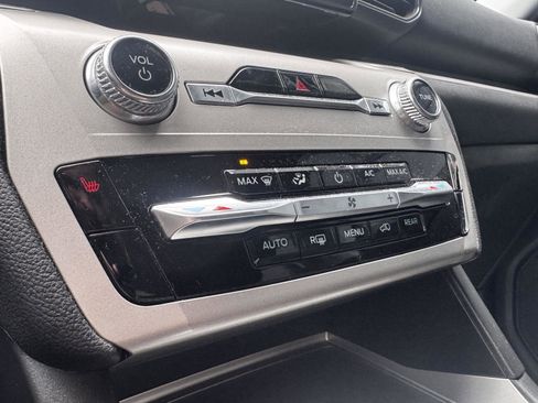 Used 2022 Ford Explorer XLT image 11