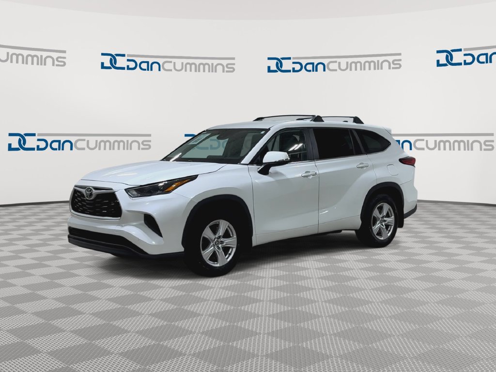 Used 2023 Toyota Highlander L FWD image 4