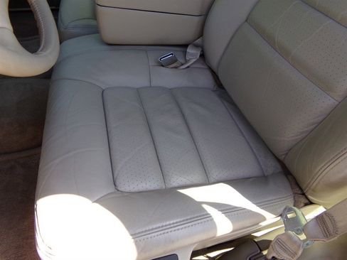 Used 1996 Cadillac De Ville Sedan FWD image 26