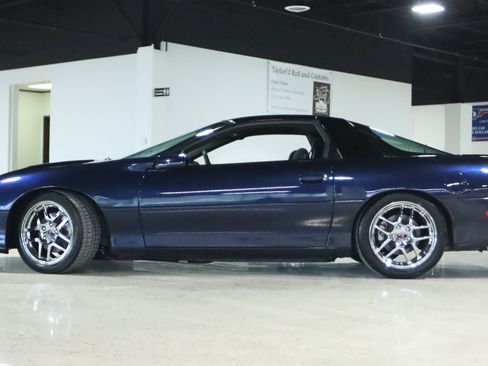 Used 2001 Chevrolet Camaro Z28 image 8