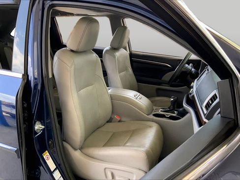 Used 2016 Toyota Highlander Limited w/ Driver Technology Package AWD/4WD image 9