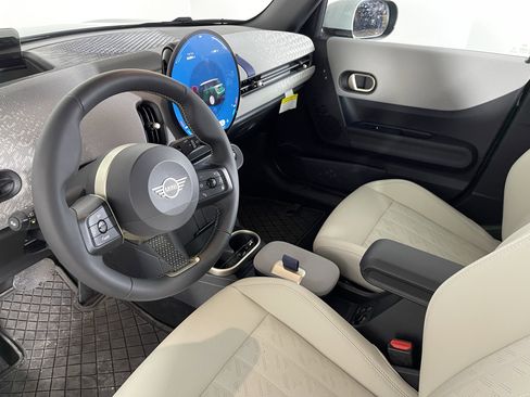 Used 2026 MINI Cooper 4-Door Hardtop image 10