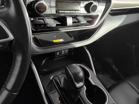 Certified 2024 Toyota Highlander XLE image 12