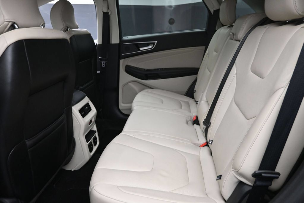Used 2019 Ford Edge Titanium w/ Equipment Group 301A AWD/4WD image 12