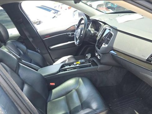 Used 2018 Volvo XC90 T6 Momentum w/ Convenience Package AWD/4WD image 13