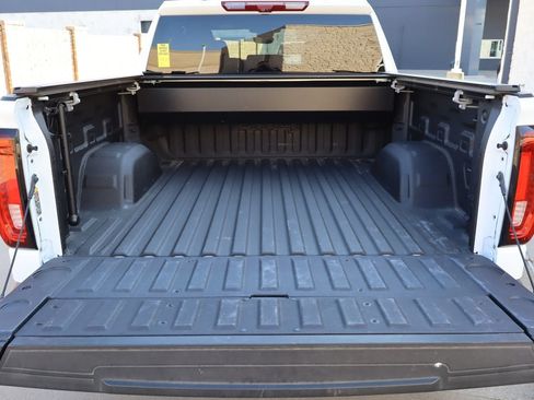 Used 2024 GMC Sierra 1500 AT4 w/ Technology Package AWD/4WD image 29