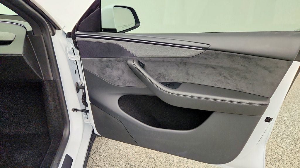 Used 2026 Tesla Model Y Long Range RWD image 28