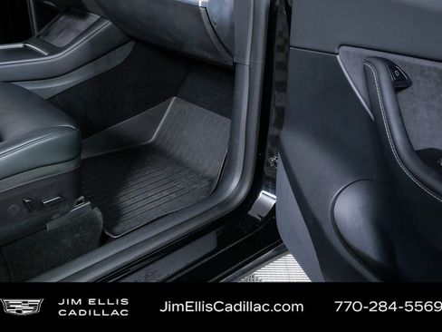 Used 2022 Tesla Model Y Long Range image 16