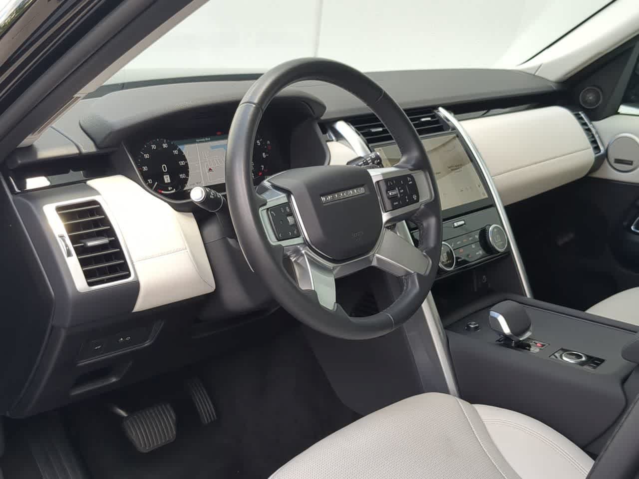 Certified 2025 Land Rover Discovery Dynamic SE AWD/4WD image 10