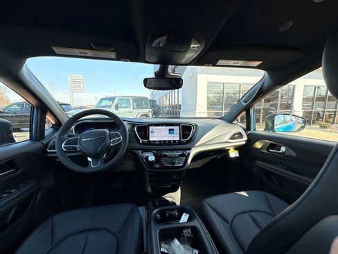 New 2026 Chrysler Pacifica Select AWD/4WD image 5