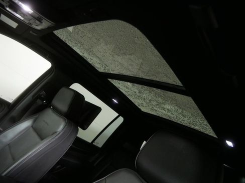 Used 2023 GMC Yukon XL Denali image 11