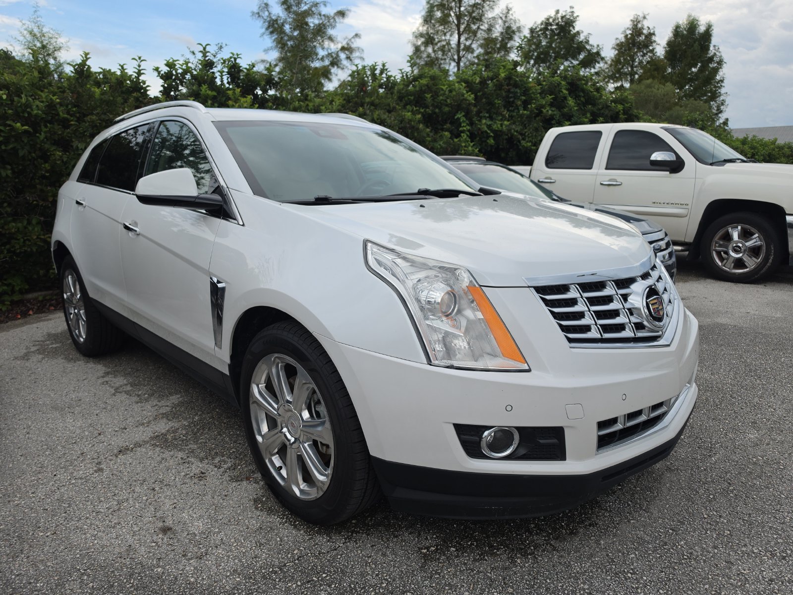 Used 2015 Cadillac SRX Premium FWD image 2