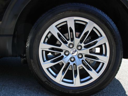 Used 2025 Ford Explorer Platinum image 10