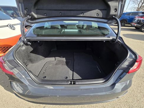 Used 2025 Toyota Camry SE image 9