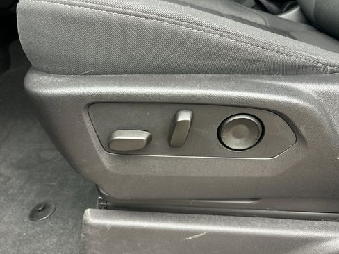 Used 2024 Chevrolet Silverado 1500 Custom image 19