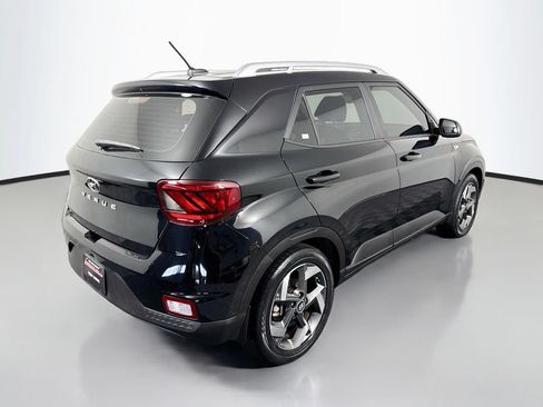 Used 2023 Hyundai Venue SEL FWD image 5