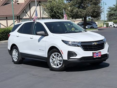 Used 2022 Chevrolet Equinox LS w/ LS Convenience Package FWD image 2