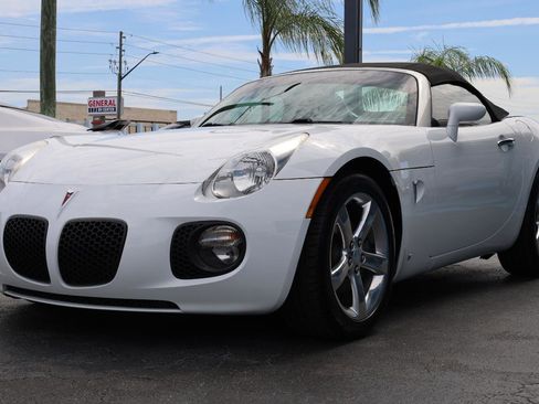 Used 2007 Pontiac Solstice GXP w/ Premium Package RWD image 2