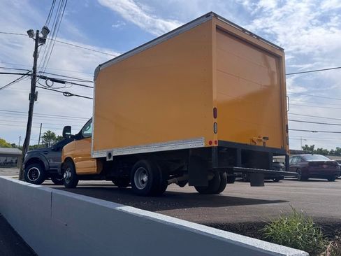 Used 2016 Chevrolet Express 3500 RWD image 3