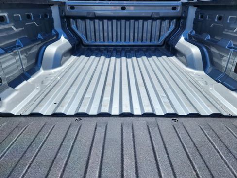 Used 2024 Chevrolet Colorado W/T RWD image 31