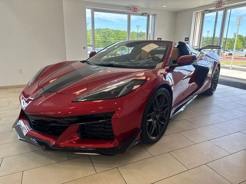 Used 2024 Chevrolet Corvette Z06 w/ Z07 Performance Package RWD image 3