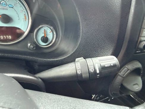 Used 2012 Jeep Wrangler Unlimited Sahara AWD/4WD image 35