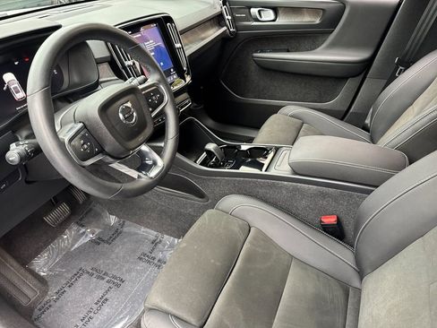 Certified 2023 Volvo XC40 Recharge Ultimate AWD/4WD image 9