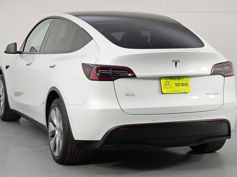 Used 2021 Tesla Model Y Long Range image 50