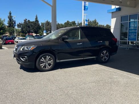 Used 2018 Nissan Pathfinder SV AWD/4WD image 1