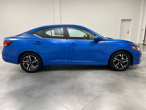 Used 2025 Nissan Sentra SV FWD image 10
