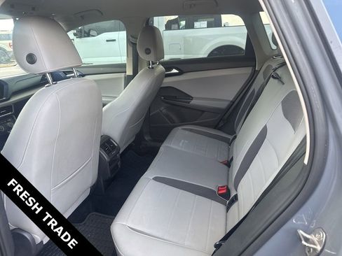 Used 2022 Volkswagen Taos SE w/ Driver Assistance Package image 5
