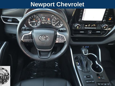 Used 2022 Toyota Highlander XLE image 15