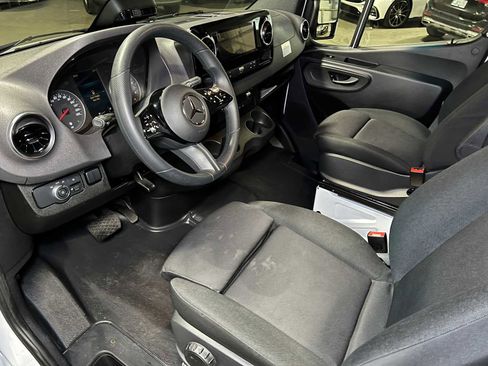 Used 2025 Mercedes-Benz Sprinter 2500 image 22