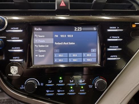 Used 2018 Toyota Camry LE FWD image 29