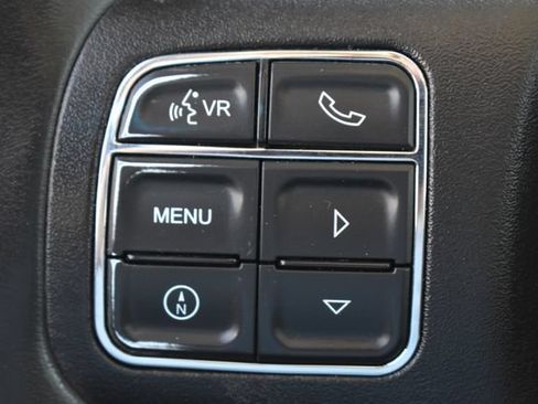 Used 2018 Jeep Wrangler Unlimited Sahara w/ Connectivity Group AWD/4WD image 24