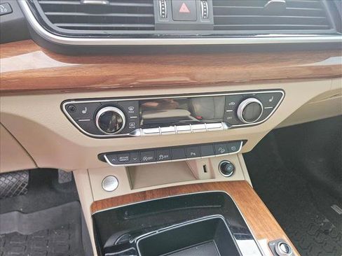 Used 2023 Audi Q5 2.0T Premium w/ Convenience Package image 18