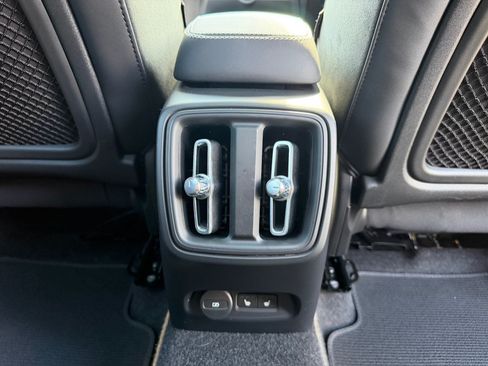 Used 2023 Volvo C40 P8 Recharge Ultimate AWD/4WD image 42