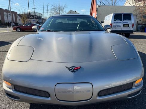 Used 2001 Chevrolet Corvette Coupe w/ Preferred Equipment Group1 image 4