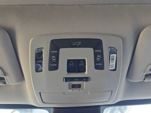 Certified 2025 Toyota Sienna XLE FWD image 35