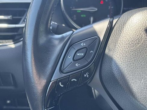 Used 2019 Toyota C-HR XLE FWD image 21