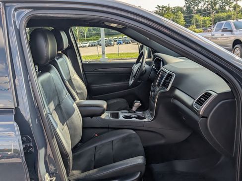 Used 2018 Jeep Grand Cherokee Altitude AWD/4WD image 10